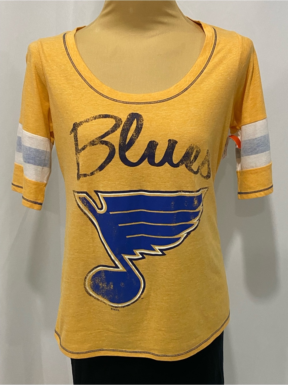 Junior size STL Blues NHL Hockey t shirt size Large 11/13. Excellent condition